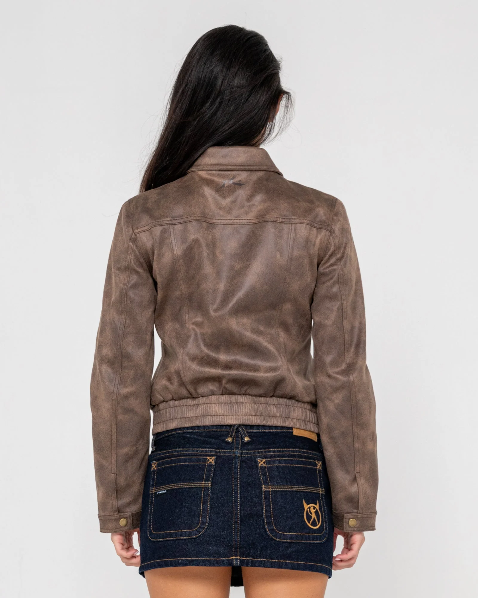 Campera Liviana Lizzy Faux Leather Fitted Ash Brown - Image 3