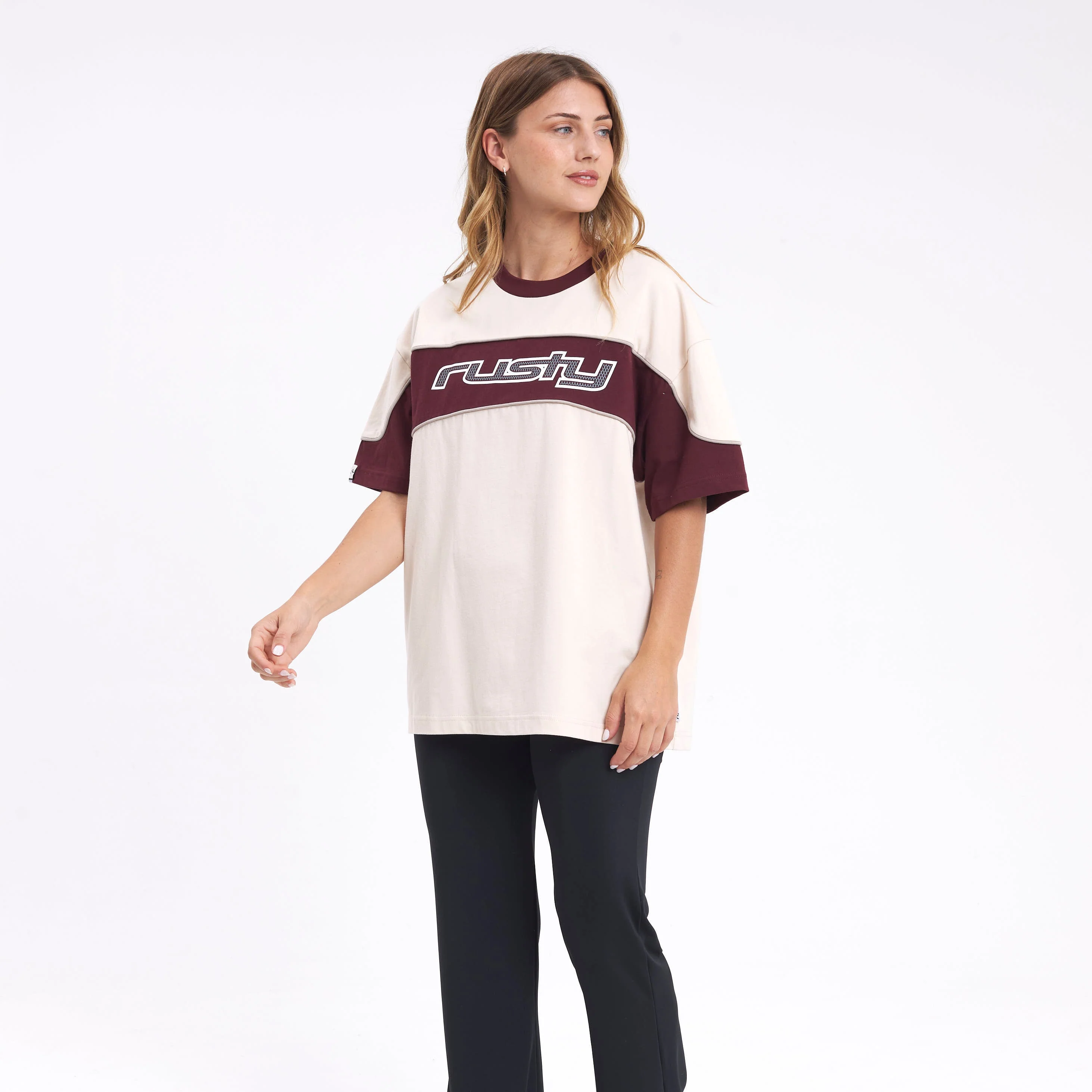 Remera Kinetic Oversize Cream/Burgundy - Image 3
