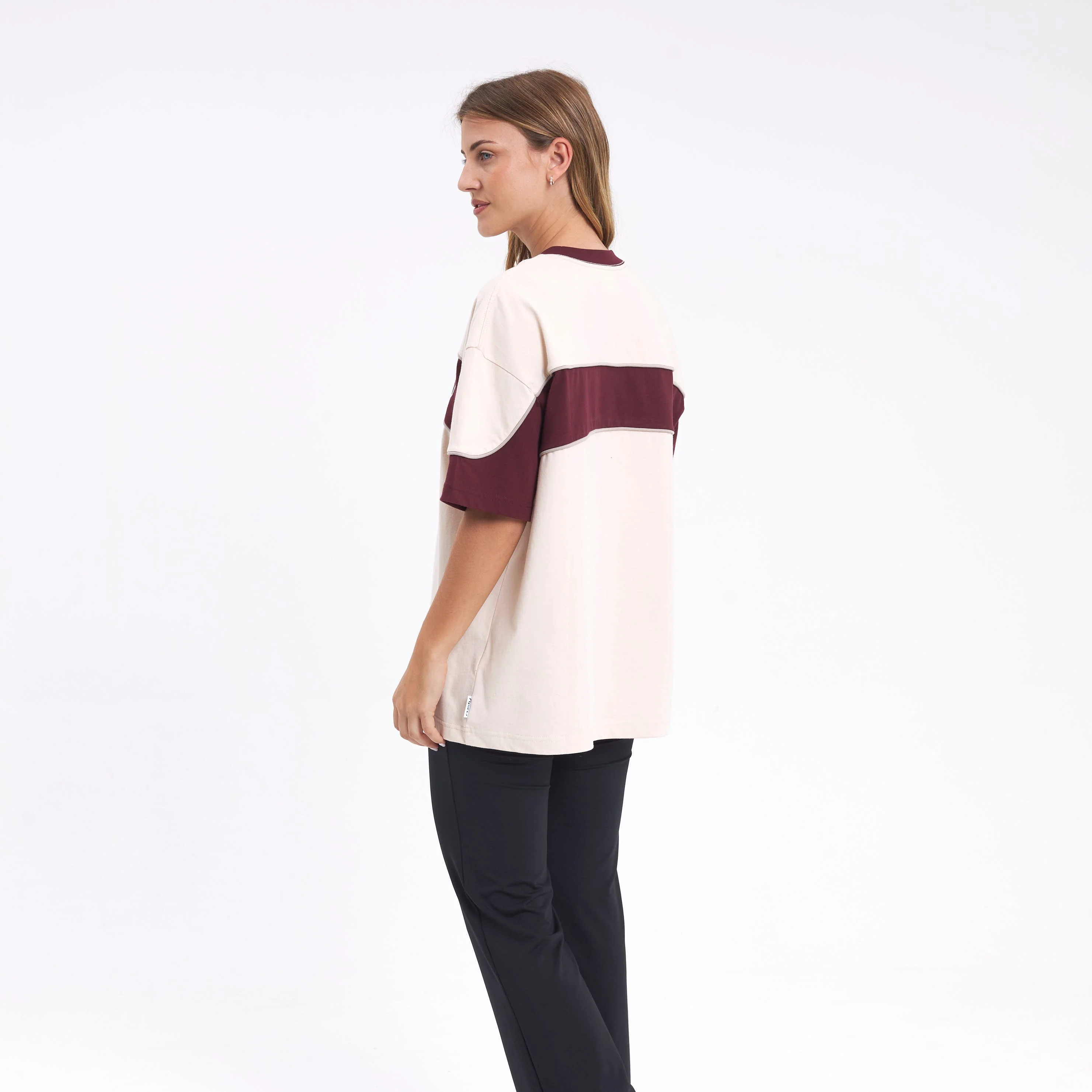 Remera Kinetic Oversize Cream/Burgundy - Image 4